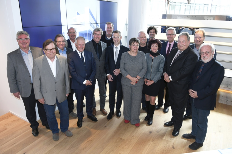 Der Aufsichtsrat der IBA 2027 StadtRegion Stuttgart GmbH bei seiner konstituierenden Sitzung am 19. September 2017 (Foto: WRS/KD Busch)