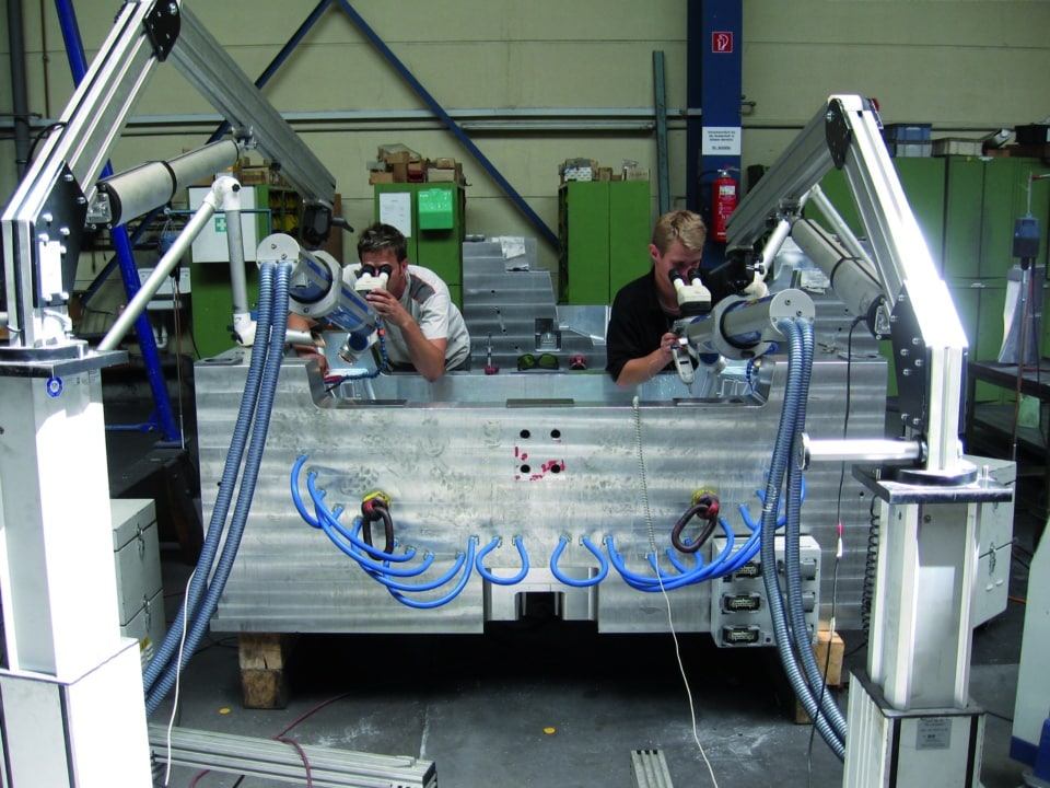 Reichle GmbH: Laserschweisser bei der Reparatur von einem Spritzgusswerkzeug