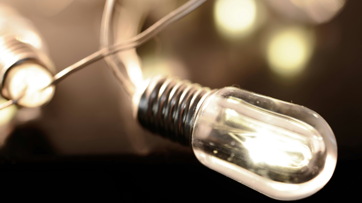 Eine Glühbirne symbolisiert das Thema Erfindungen und Patente.