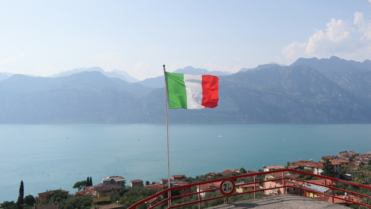 Italienische Flagge weht im Wind