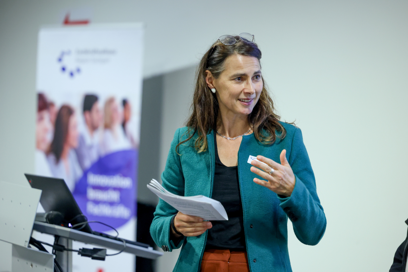Wirtschaftsförderung Region Stuttgart GmbH Veranstaltung Personalabbau und Fachkräftemangel09.10.25 Bild Dr. Verena Andrei, Welcome Service Region Stuttgart