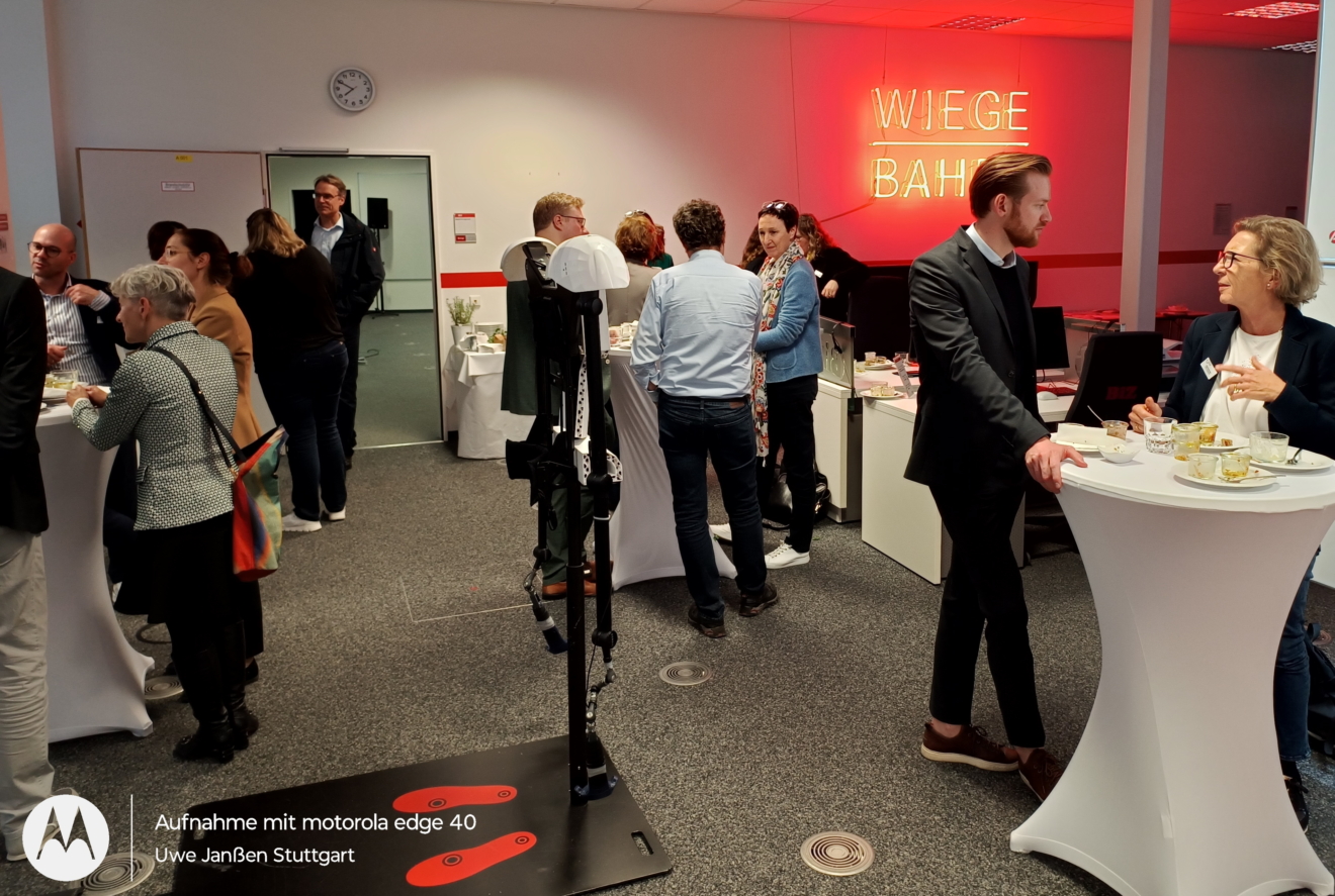 Wirtschaftsförderung Region Stuttgart GmbH Veranstaltung Personalabbau und Fachkräftemangel 09.10.25 Foyer Agentur für Arbeit Stuttgart Gruppenbild