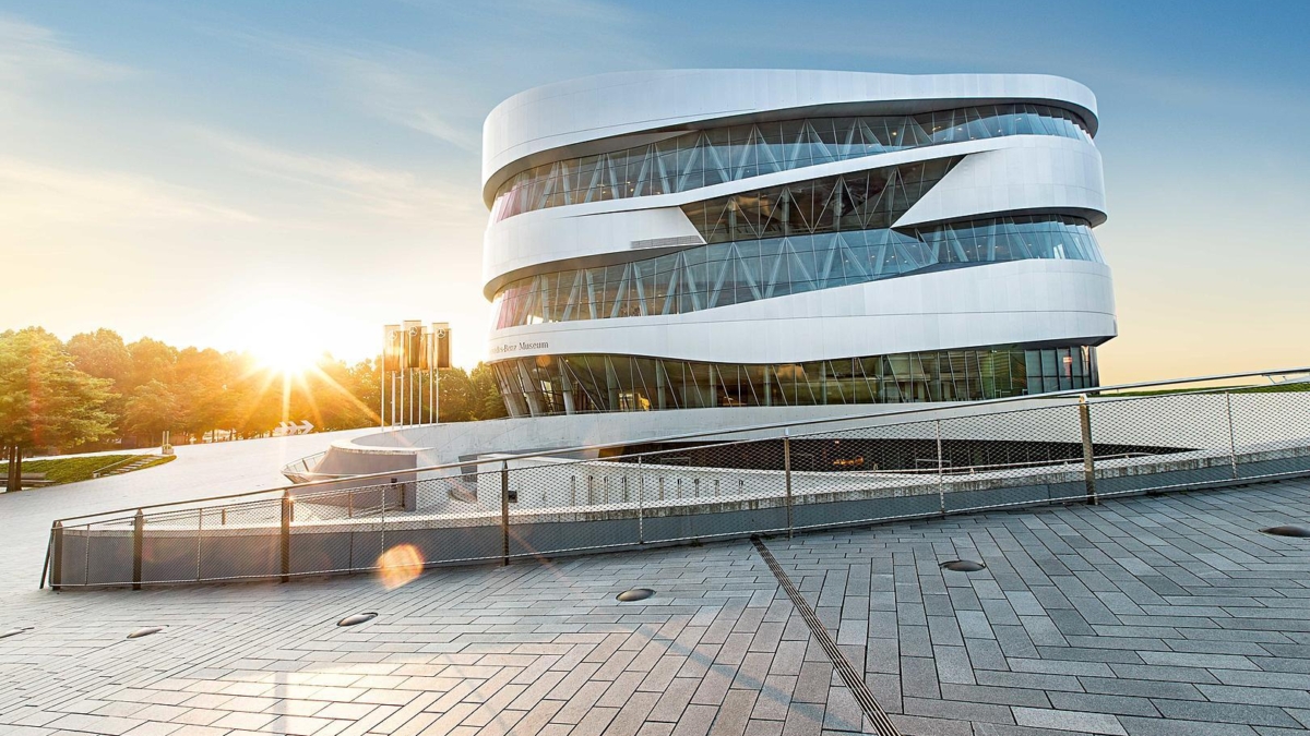 Mercedes-Benz-Museum bei Tag
